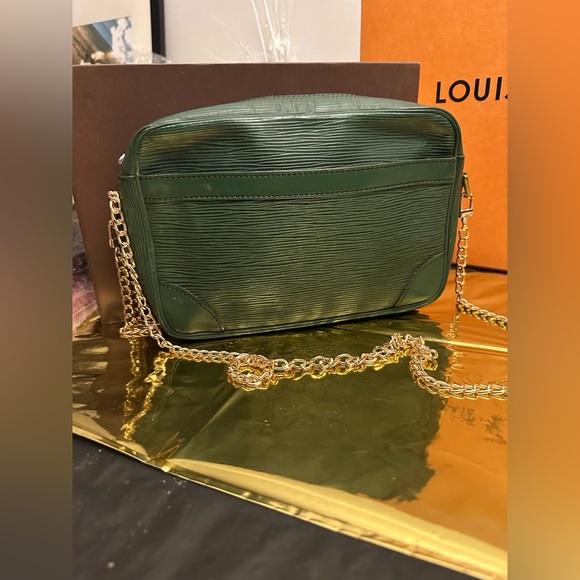 Louis Vuitton Handbags - Authentic Louis Vuitton crossbody